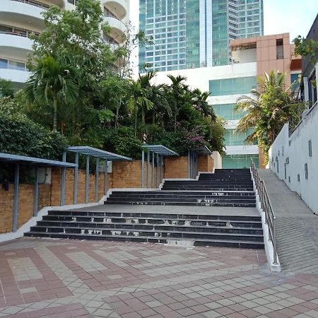 Baan Sathorn Riverfront 방콕 외부 사진