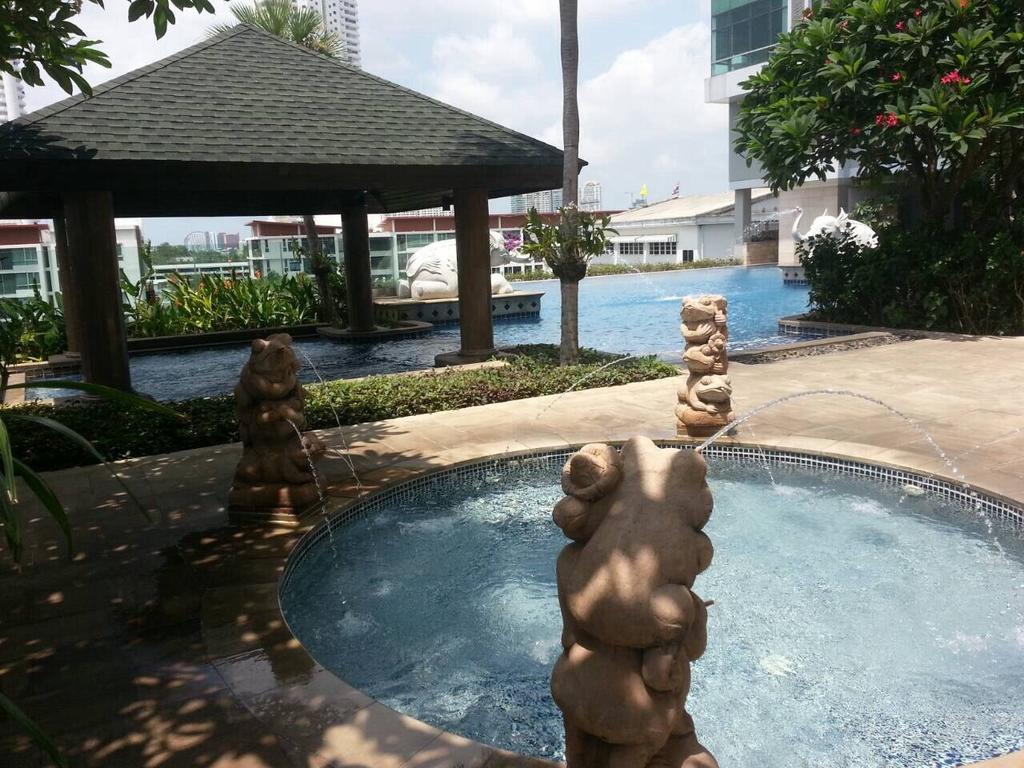 Baan Sathorn Riverfront 방콕 외부 사진