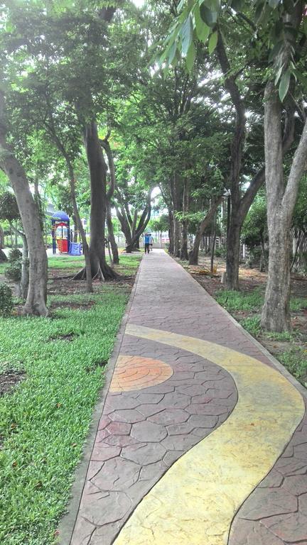 Baan Sathorn Riverfront 방콕 외부 사진