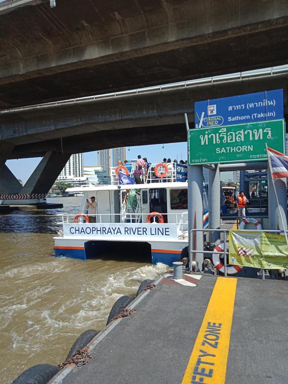 Baan Sathorn Riverfront 방콕 외부 사진