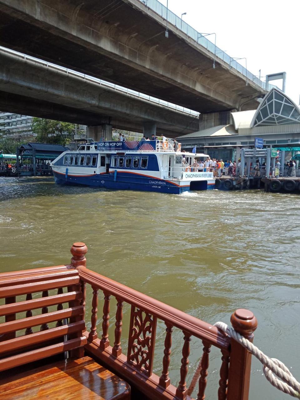 Baan Sathorn Riverfront 방콕 외부 사진